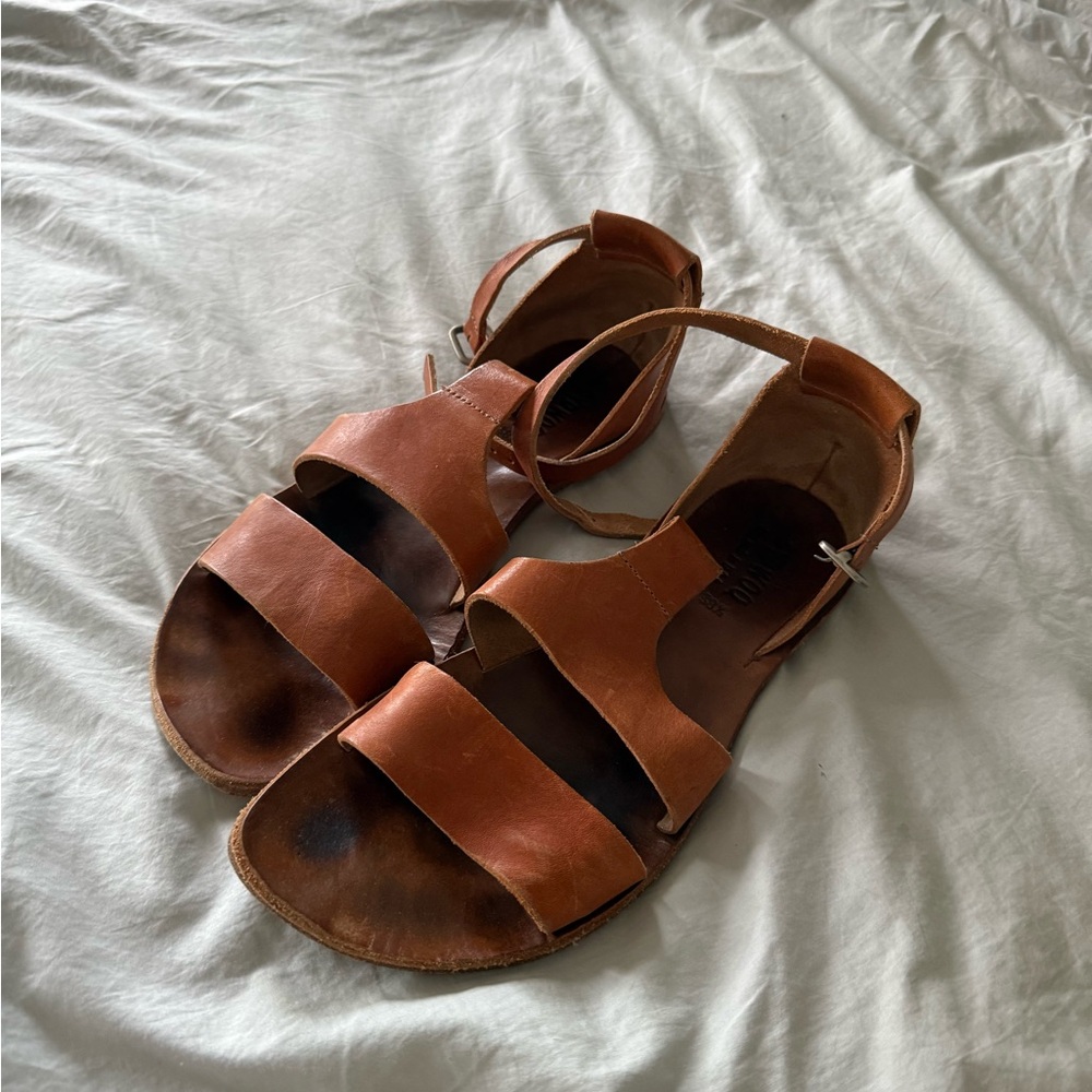 Elegant Tan Leather Sandals
